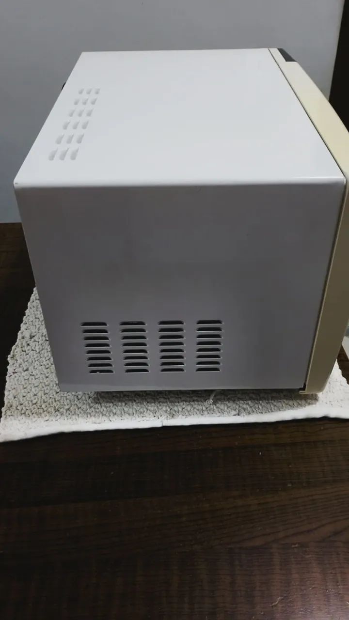 Micro Ondas Eletroplux Mod.MEF 28 Bco. Capc.18 Litros / 127 V - Foto 2