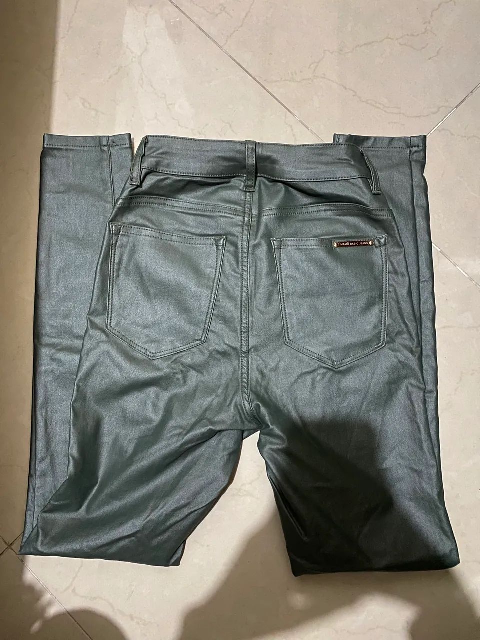 Calça couro sintético Mamô original  - Foto 2