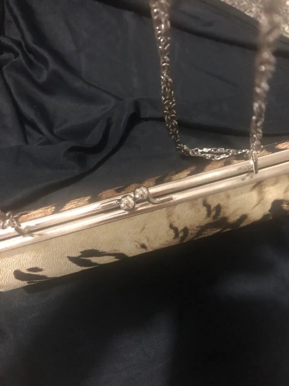 Bolsa pequena com alça prateada  - Foto 3