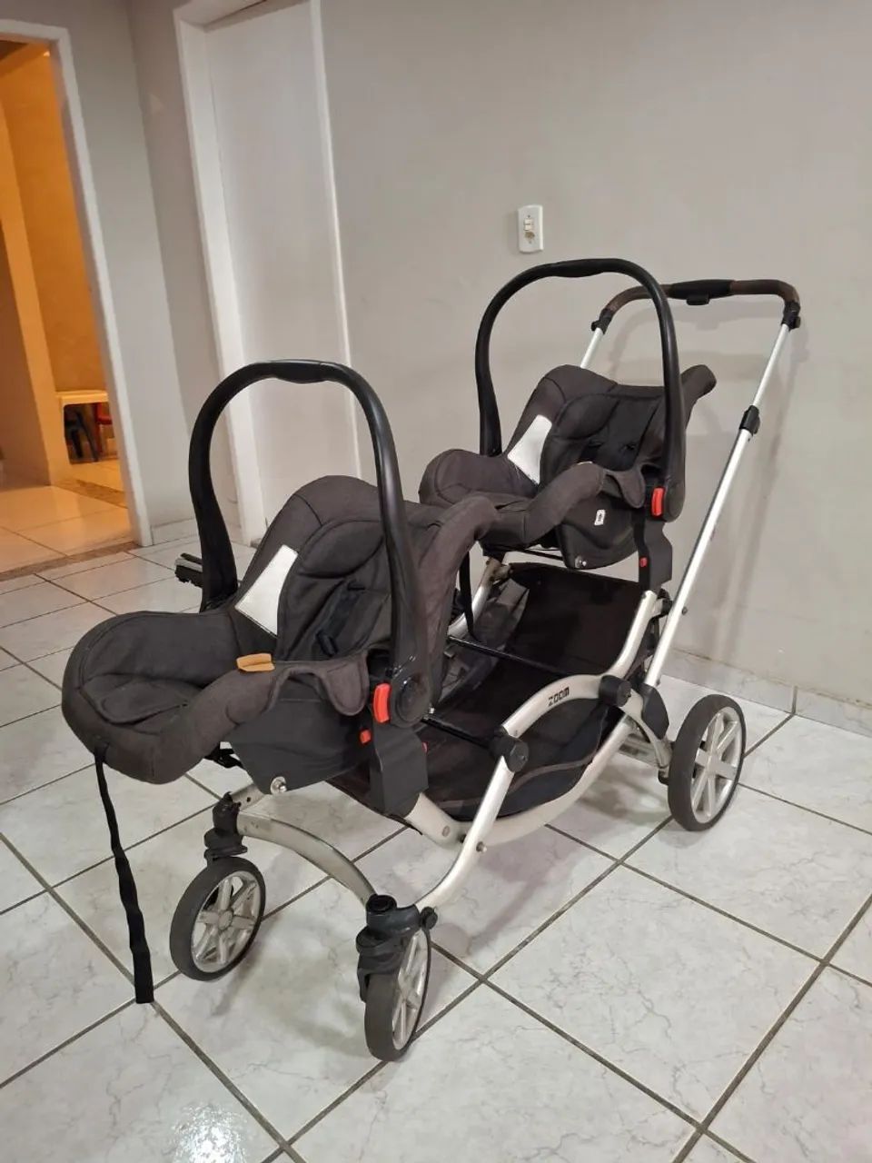 Carrinho de bebê para gêmeos - Foto 4