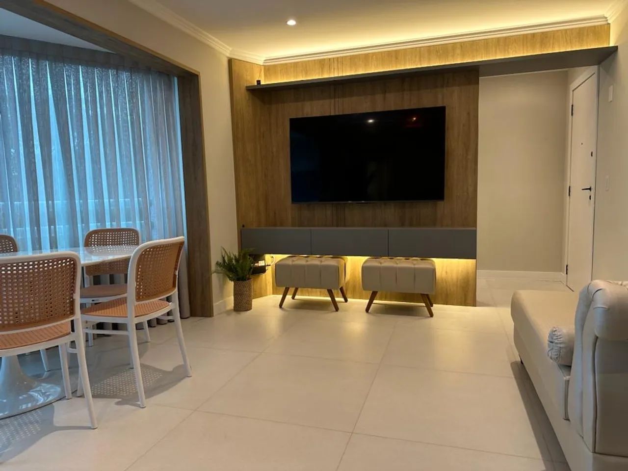 Jurerê 2D 150m do mar mobiliado