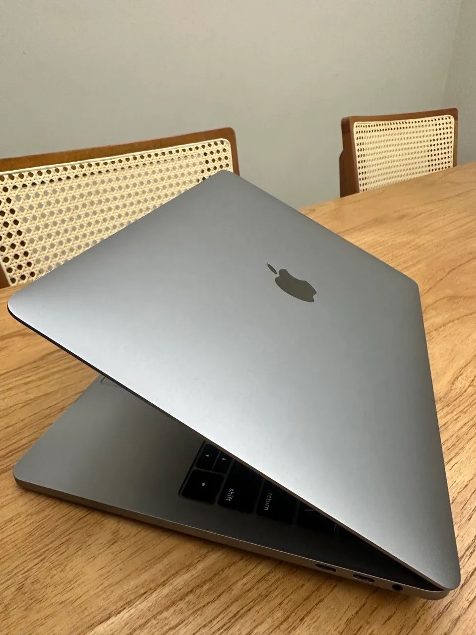 MacBook Pro 2018 13? i5 8gb ram 256 gb 