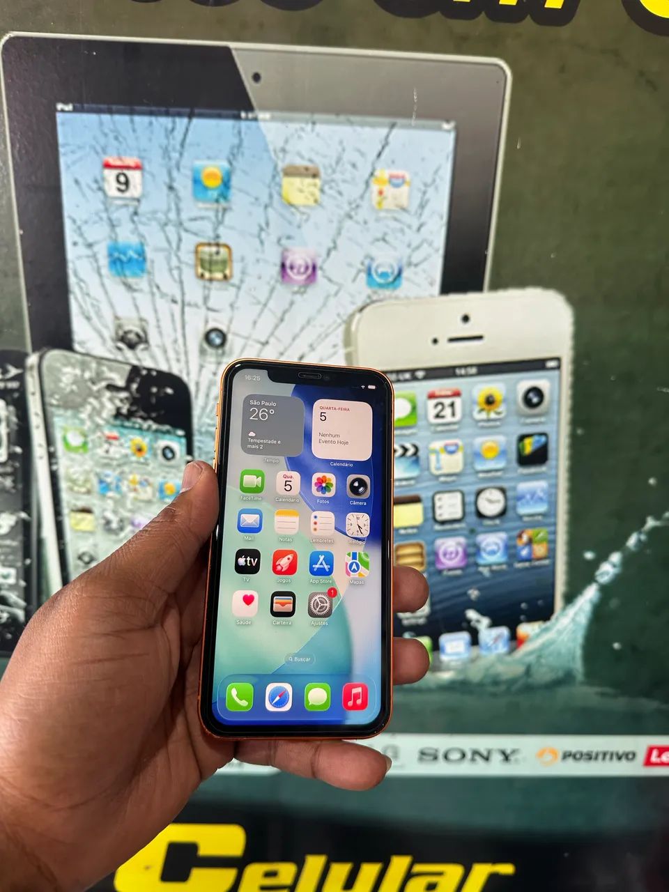 iPhone 11 na carcaça do 17 pro - Foto 4