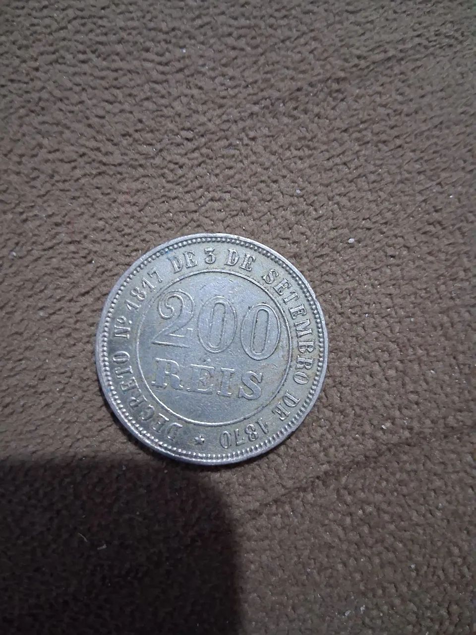 Moeda  de 200 reis conservada 