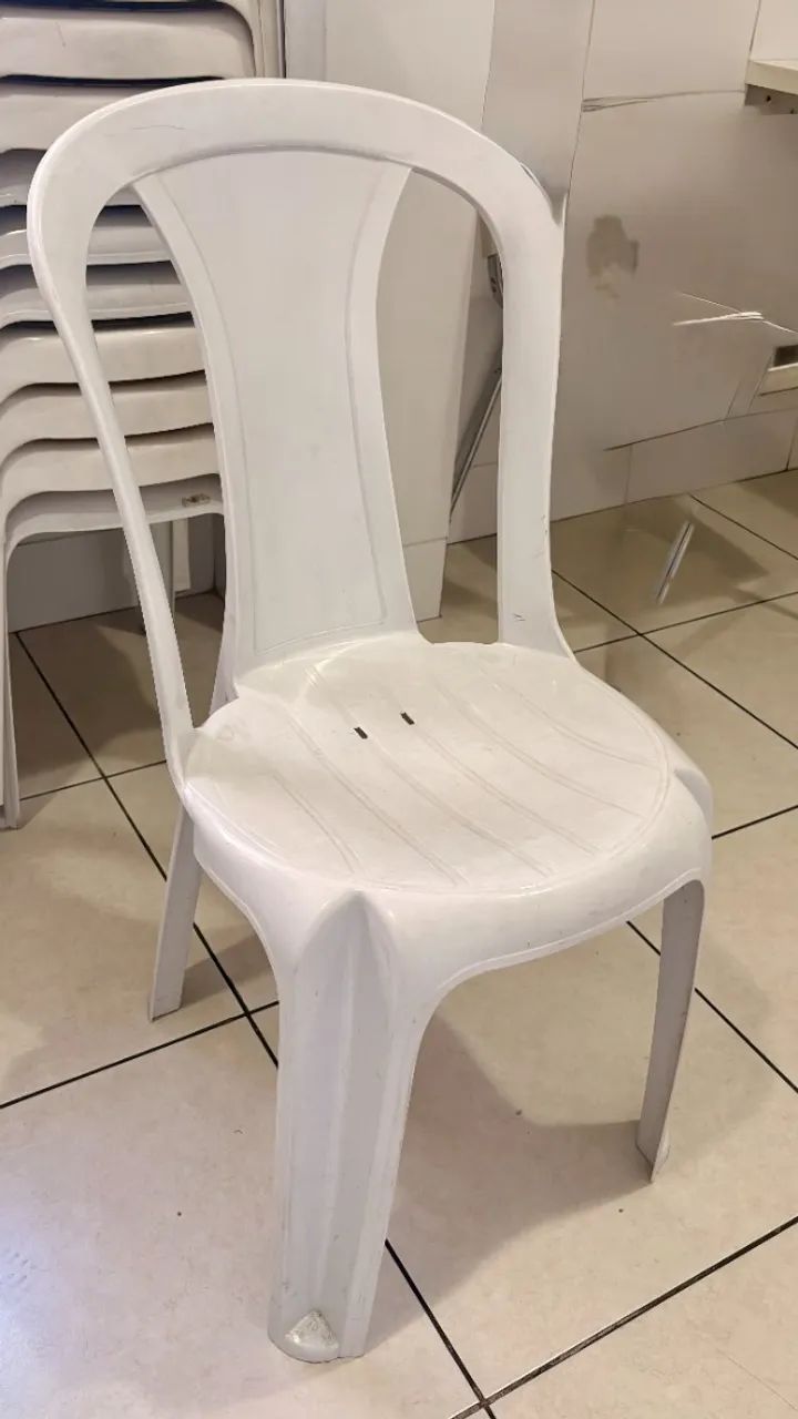 Cadeiras brancas de plástico - vendo lote ou unidade