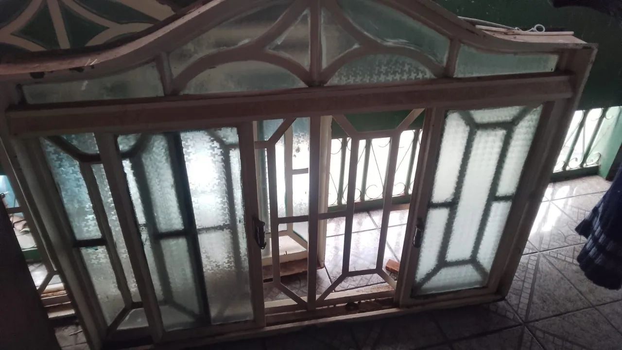 Duas janelas em ótimo estado