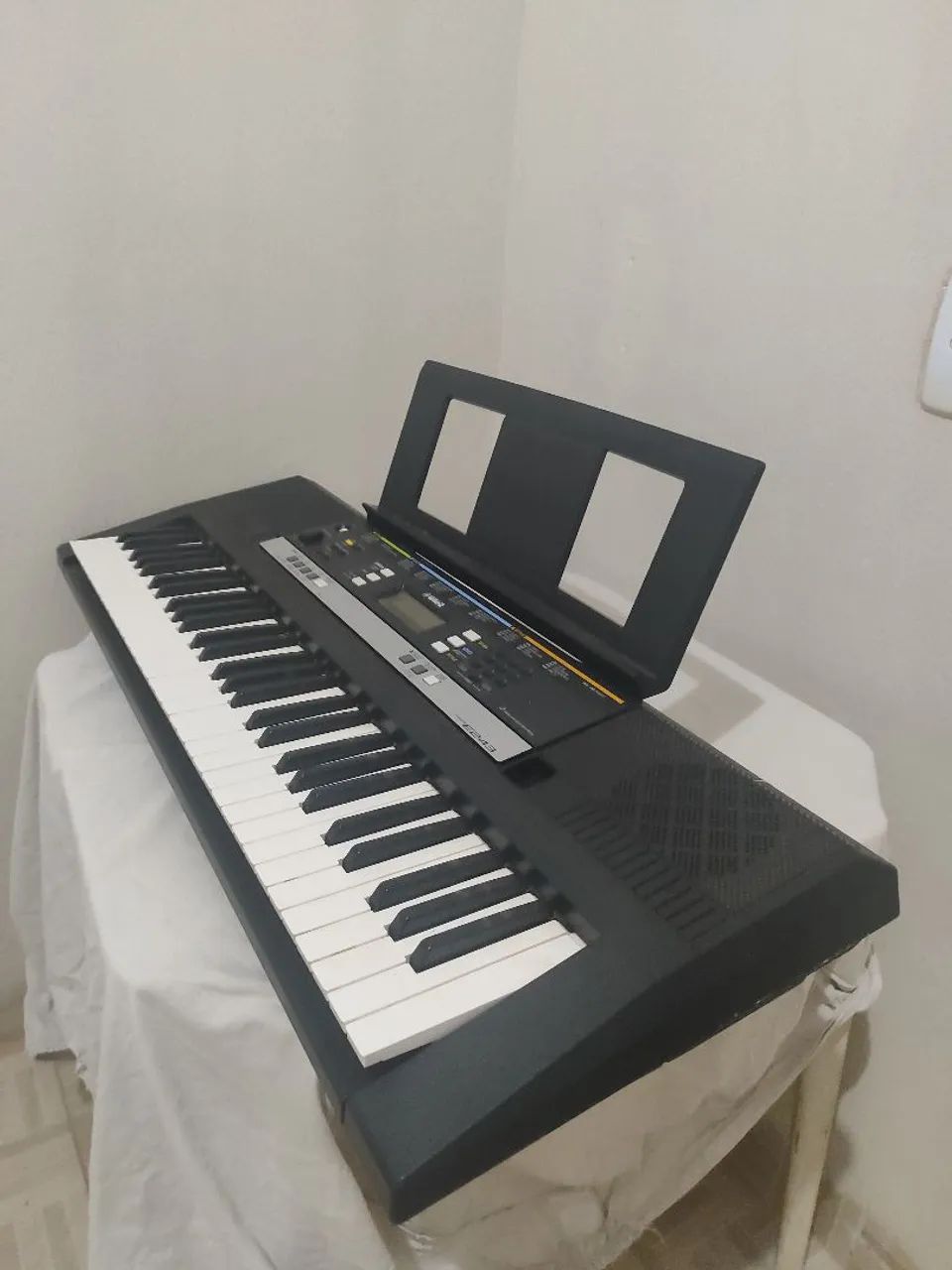 Teclado Yamaha PSR E243 COM/MIDI - Foto 2