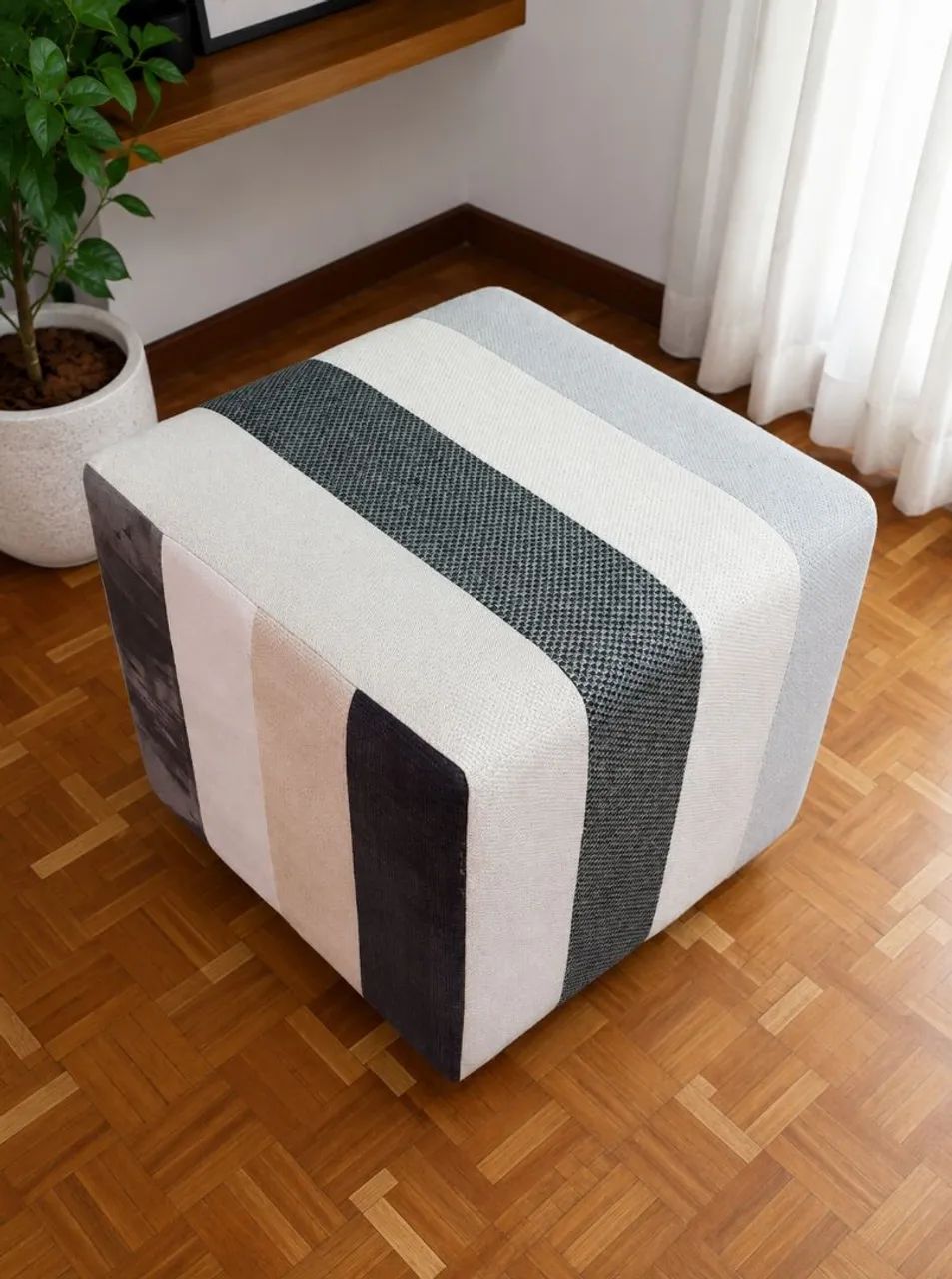 Puff Decorativo Multifuncional - Moderno e Confortável