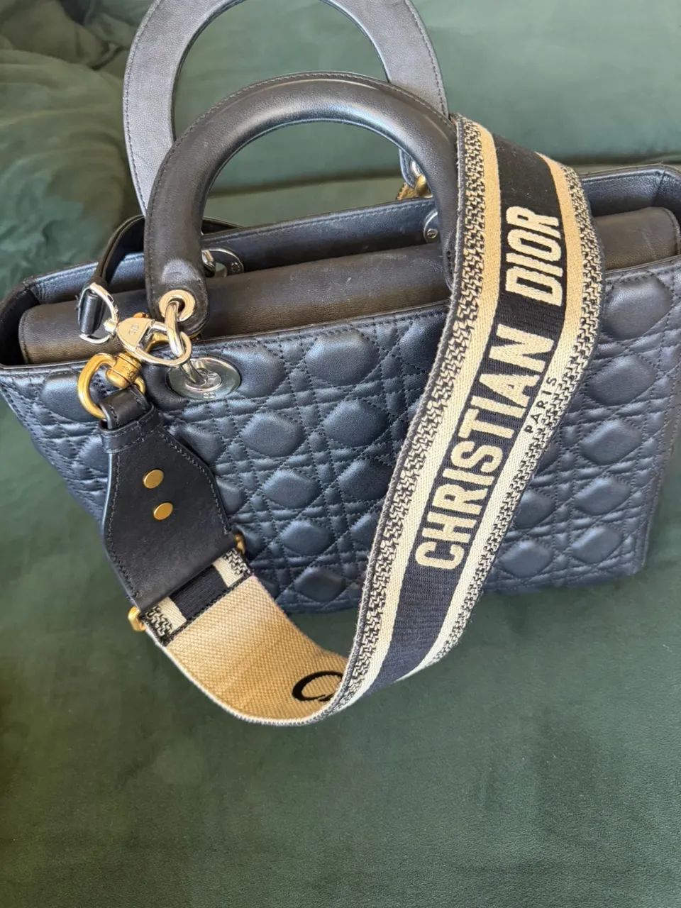 Bolsa Inspiração Lady  Dior! preta com 3 alças! Novinha com plástico nas ferragens ! - Foto 3