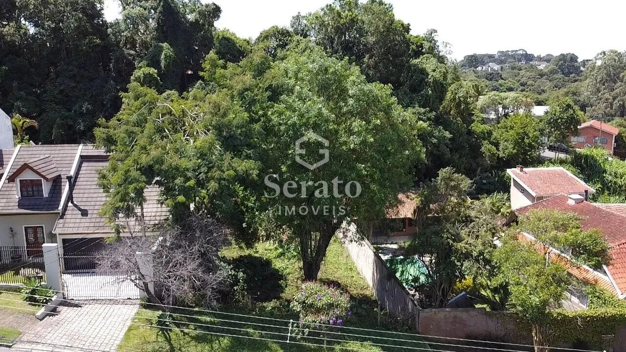 Ao lado da Ópera de Arame e Rua da Música!