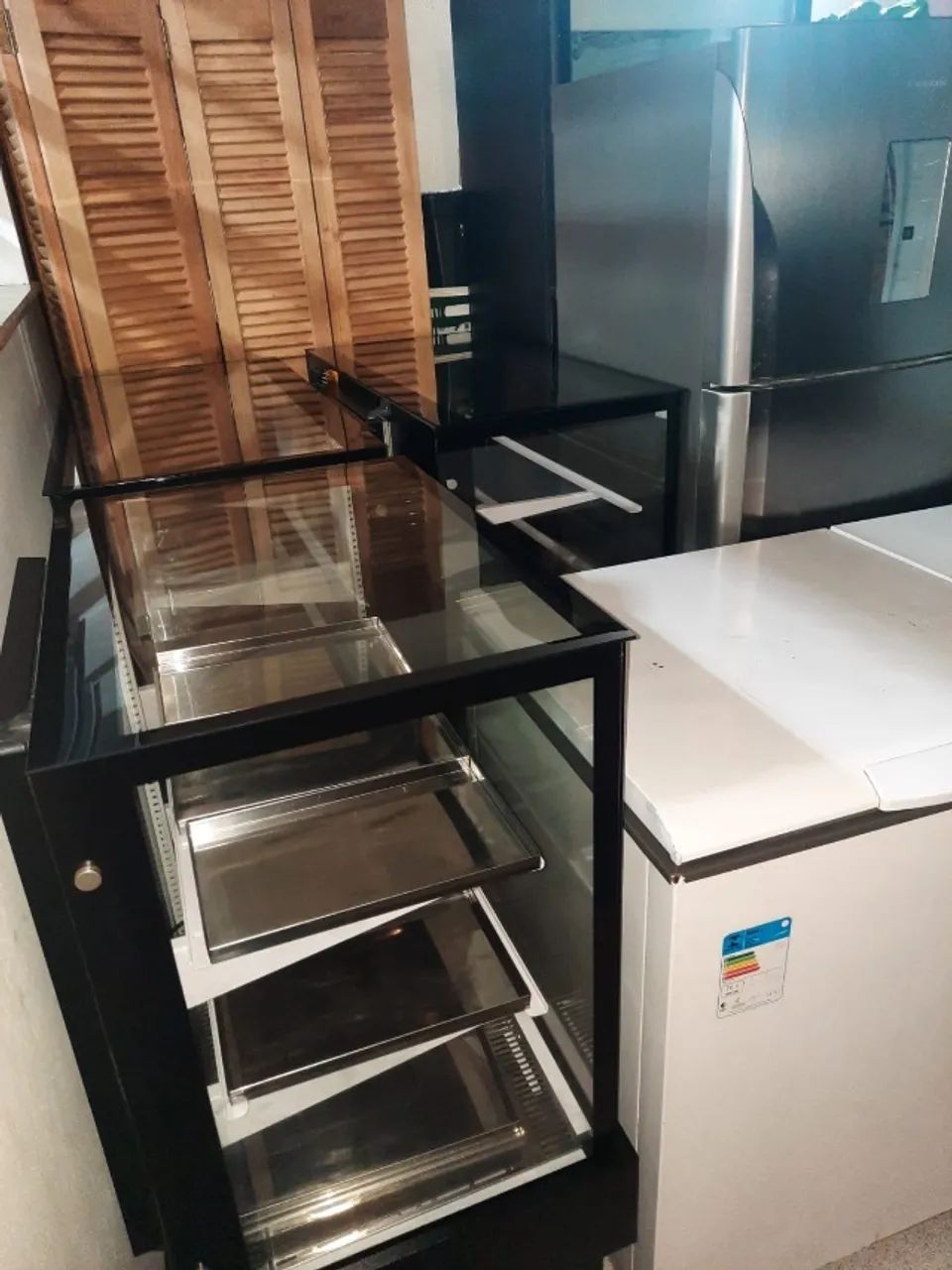 Móveis e utensílios completos para montar sua cafeteria seminovos 