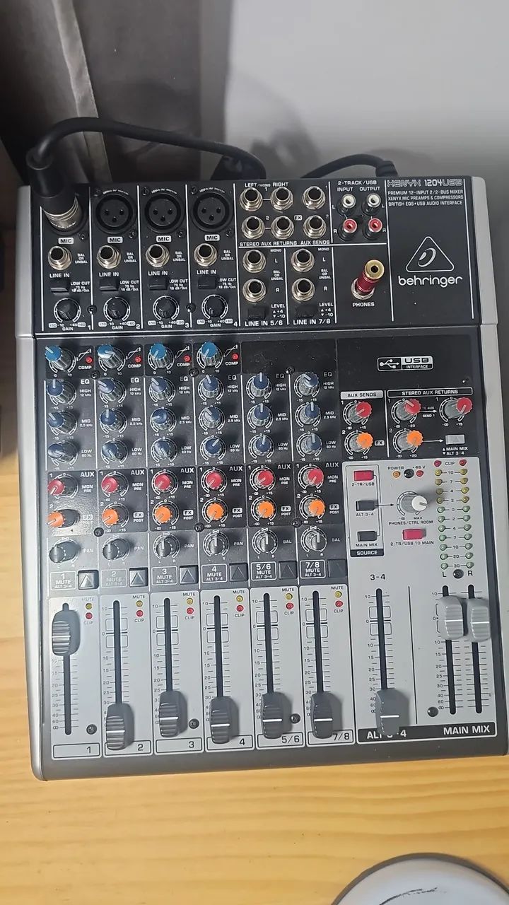 Mesa de som com interface de audio - Foto 2