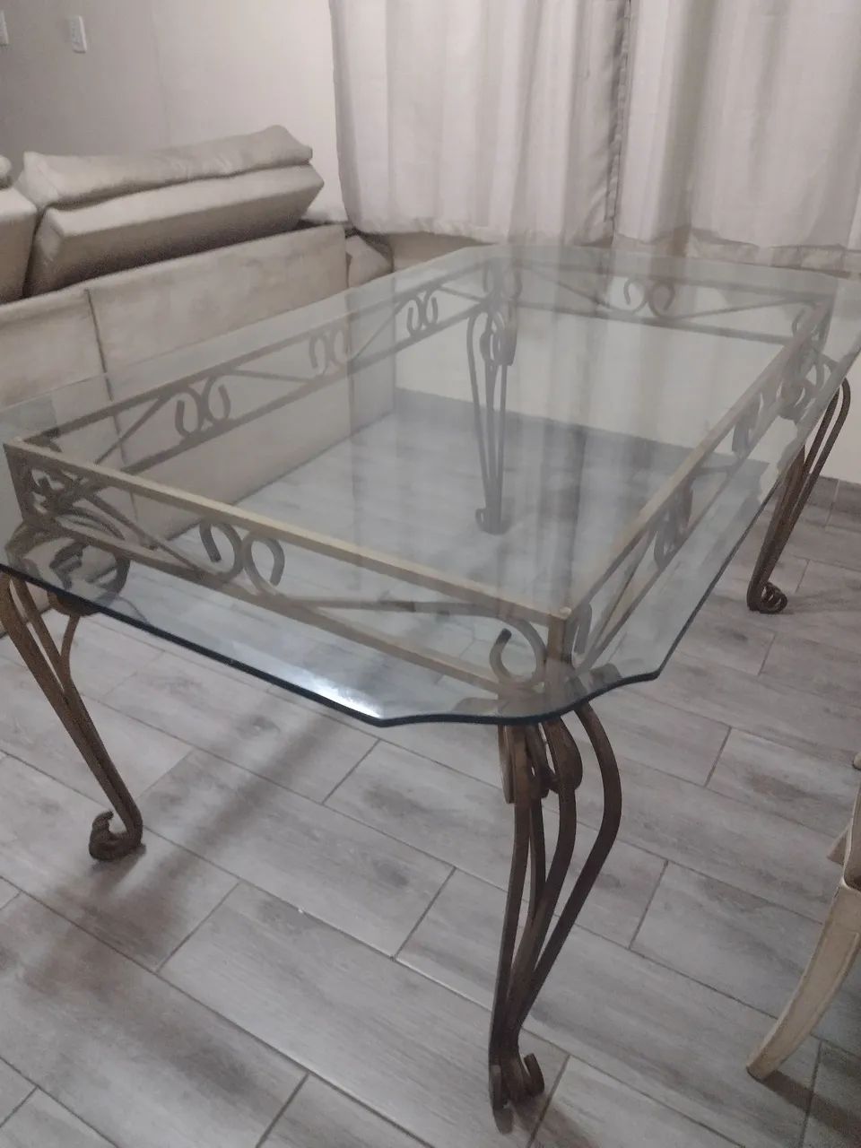 . Mesa de ferro colonial