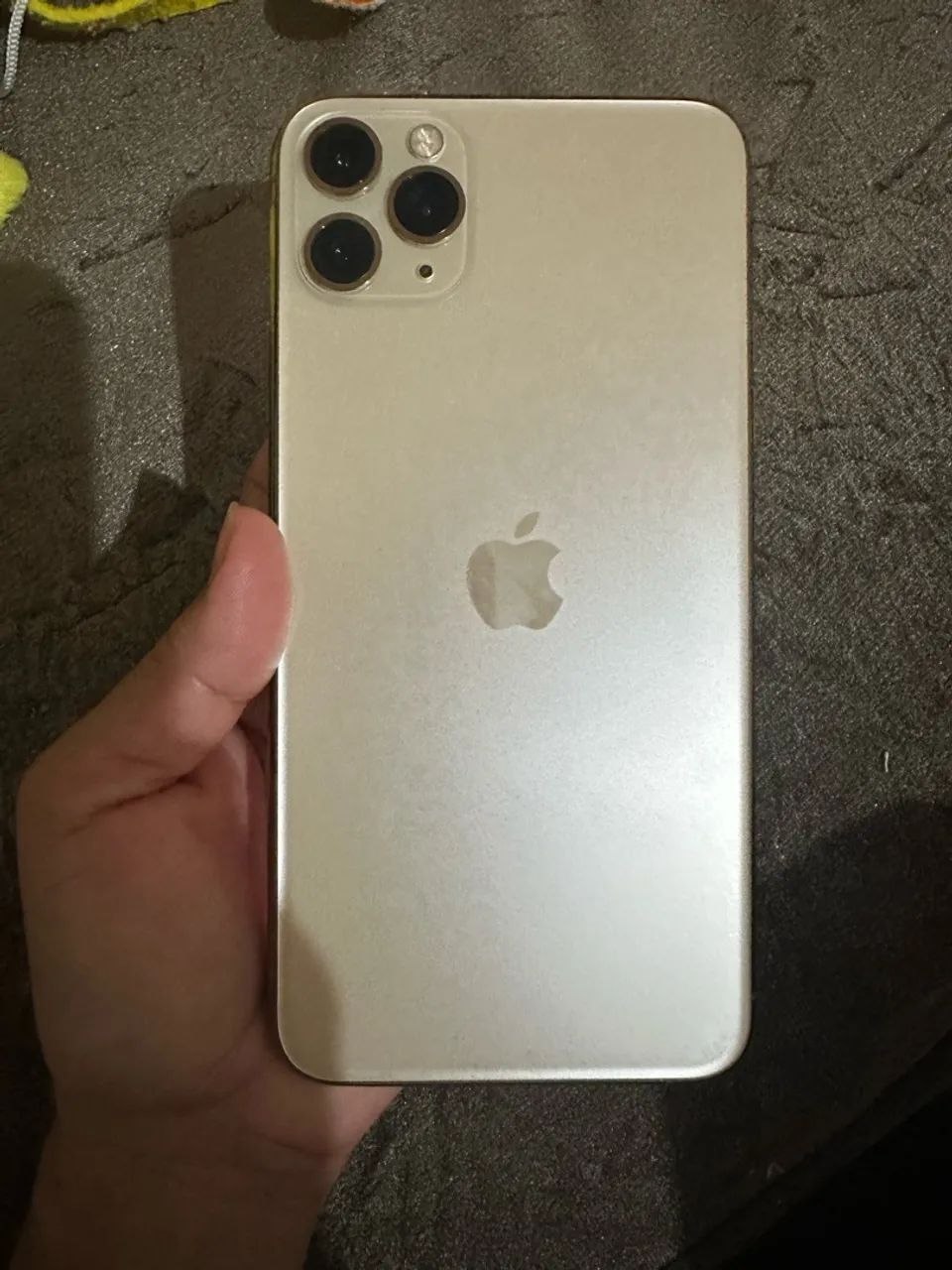 iPhone 11 Pro Max dourado 