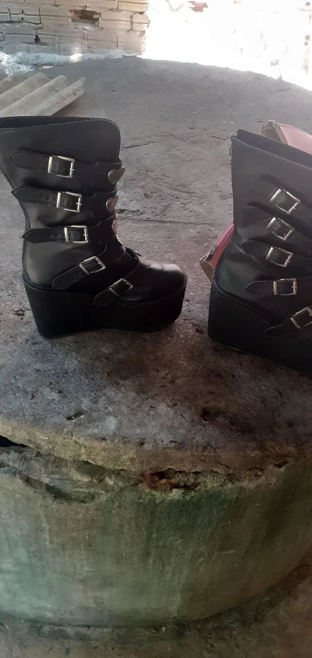 Botas de plataformas estilo demonia