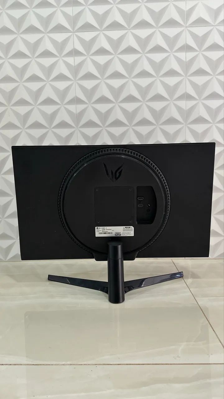 Monitor Gamer LG UltraGear 27 - IPS 180Hz - Foto 2