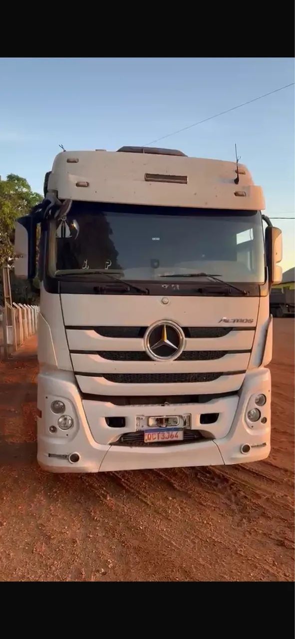 Caminhão Mercedes-Benz Actros 2651 6x4 