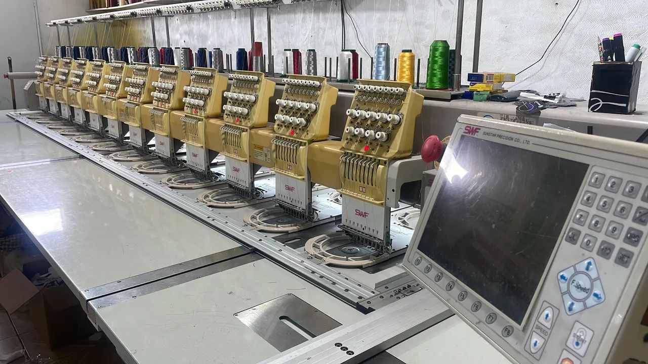 Máquina de bordar SWF 12 cabeças ano 2008