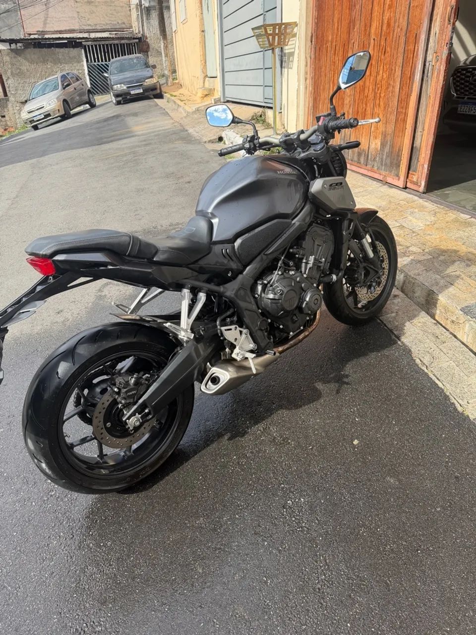 CB 650 R 2024 - Foto 3