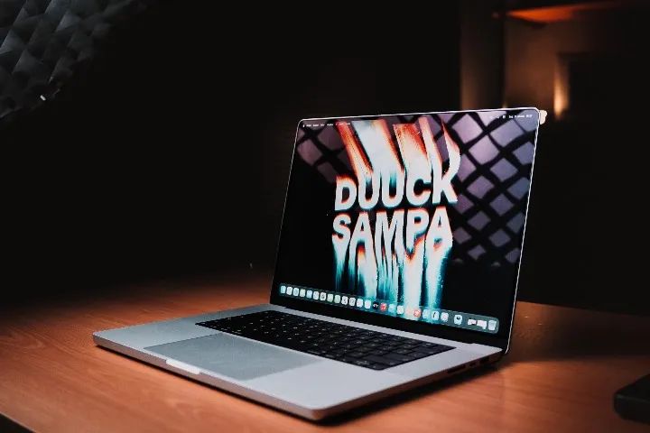 MacBook Pro M5 Max 128GB 4TB 16 com Apple care+ até 2029 - Foto 3