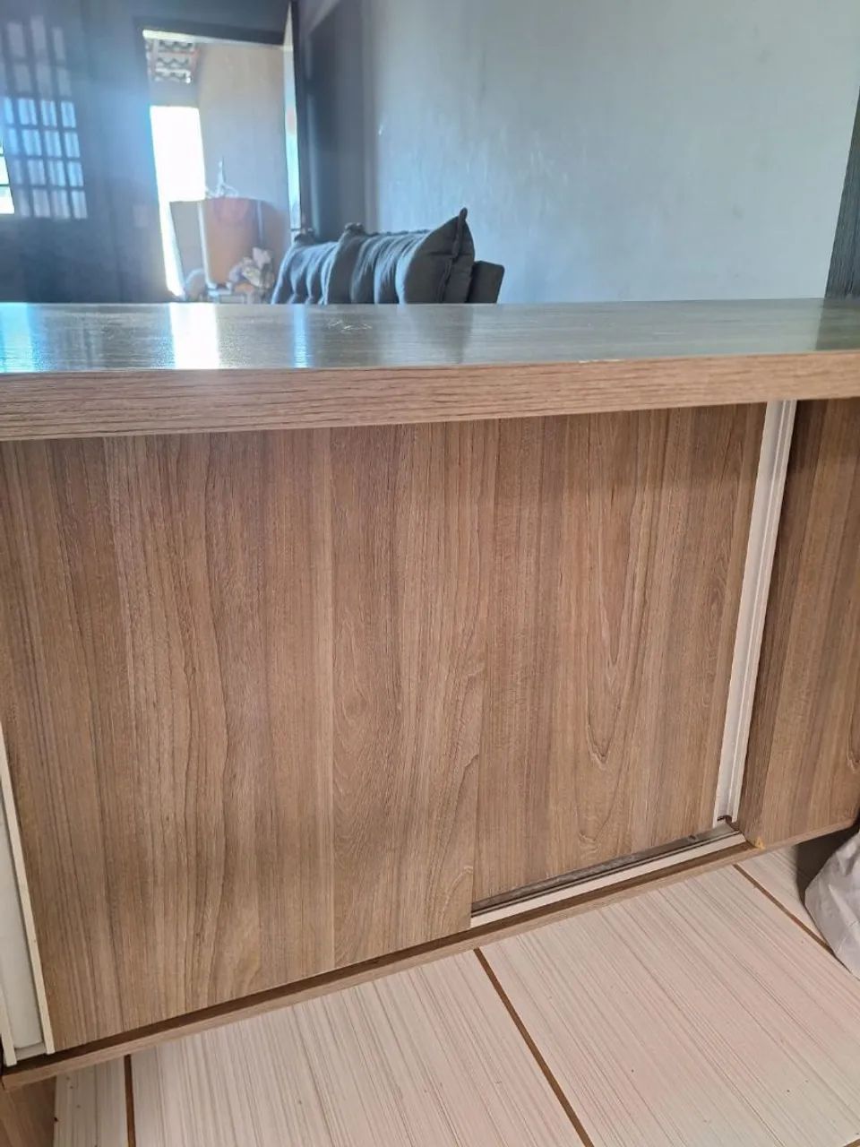 Mesa, com armário  - Foto 2