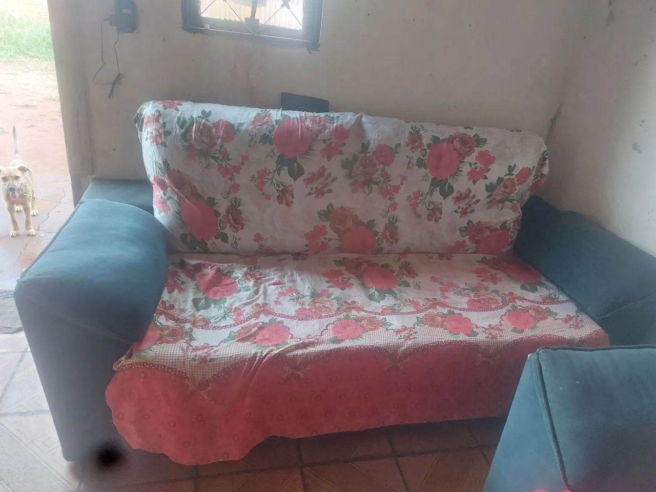 Jogo de sofá e uma preteadeira 