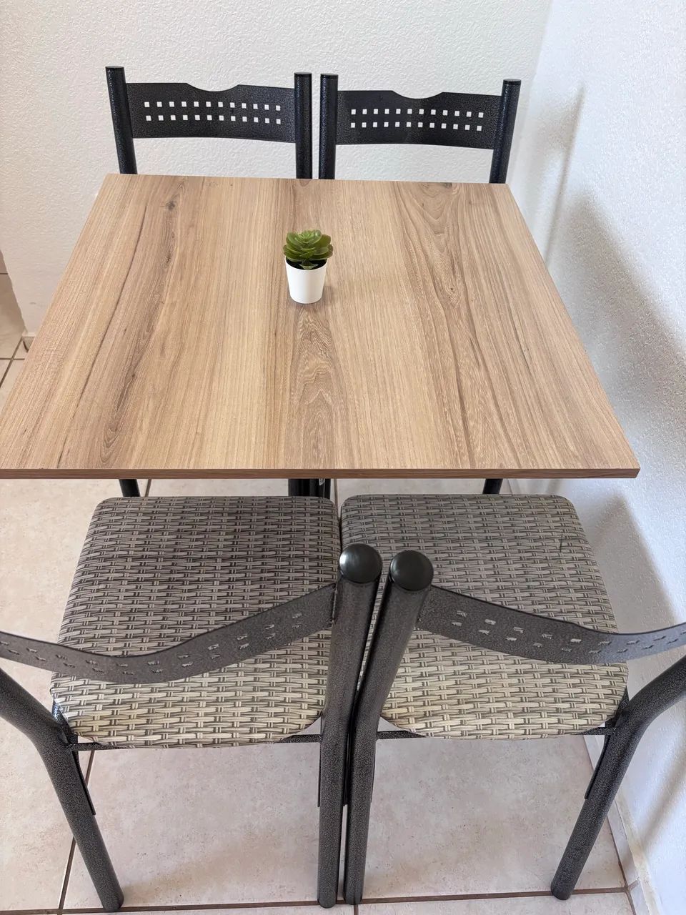 CONJUNTO MESA COM 4 CADEIRAS - Foto 3