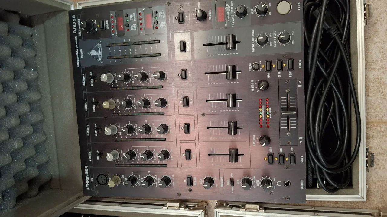 Cdj 700 gemini + mixer e cases - Instrumentos musicais