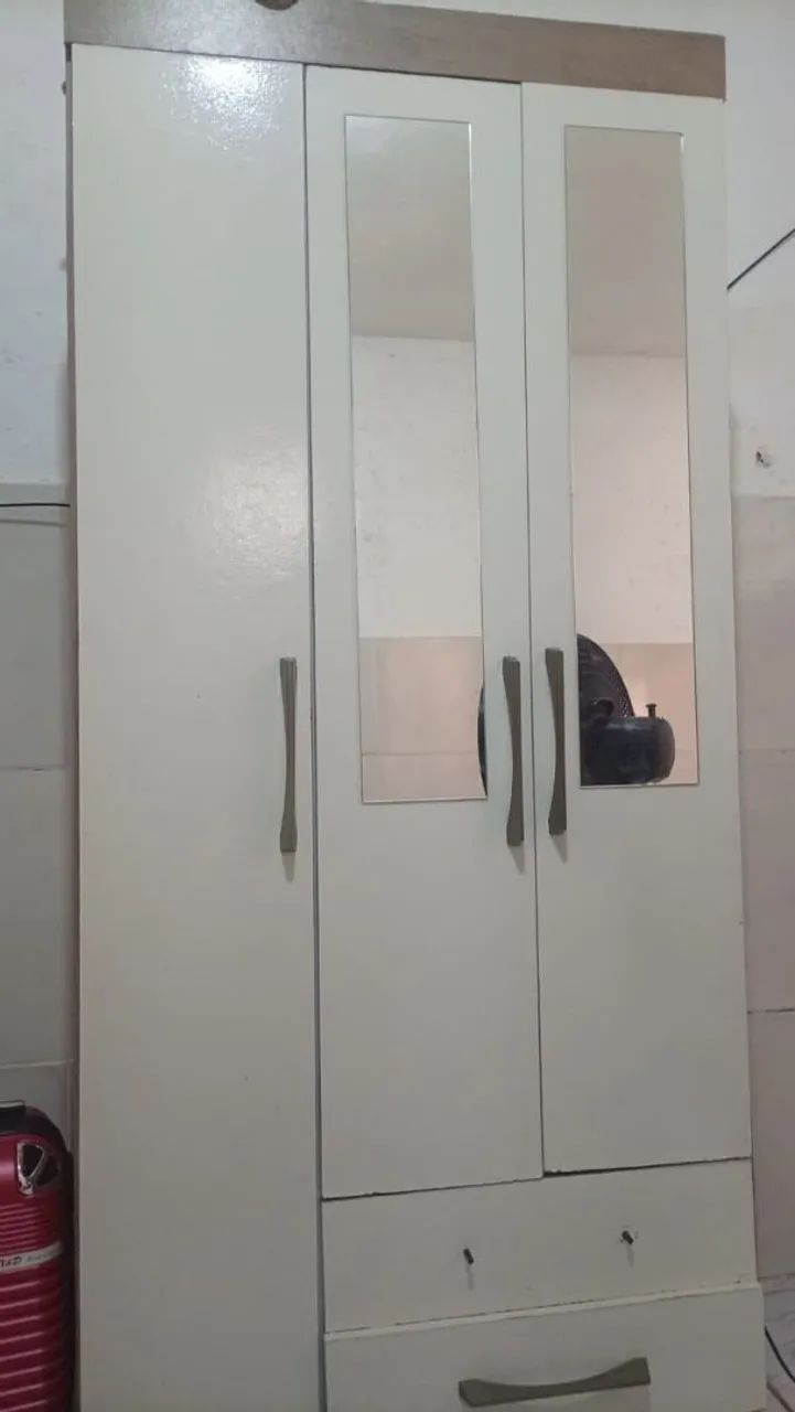 Guarda roupa de 3 portas 
