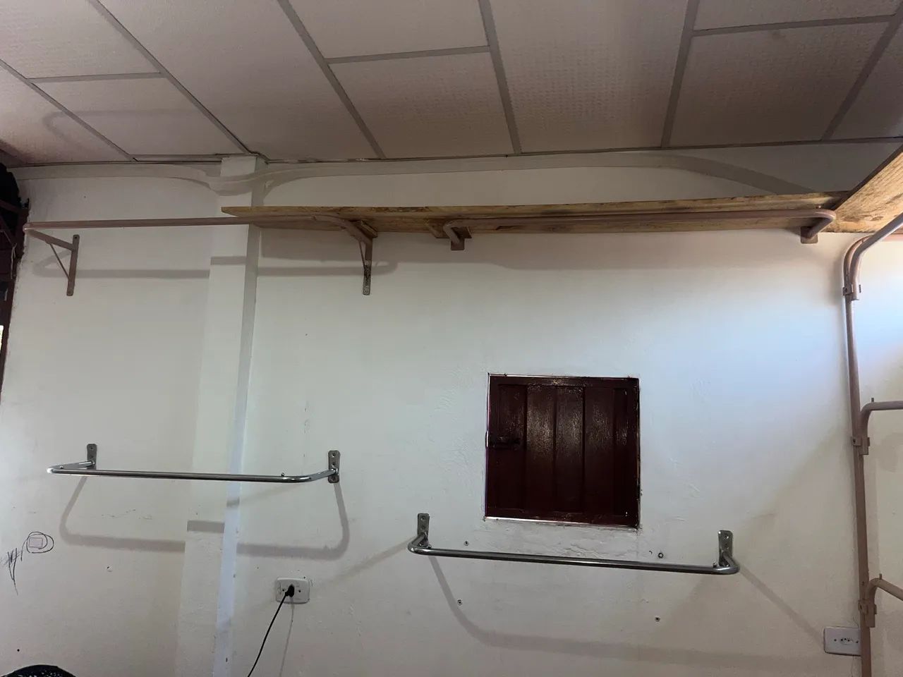 Arara de parede 