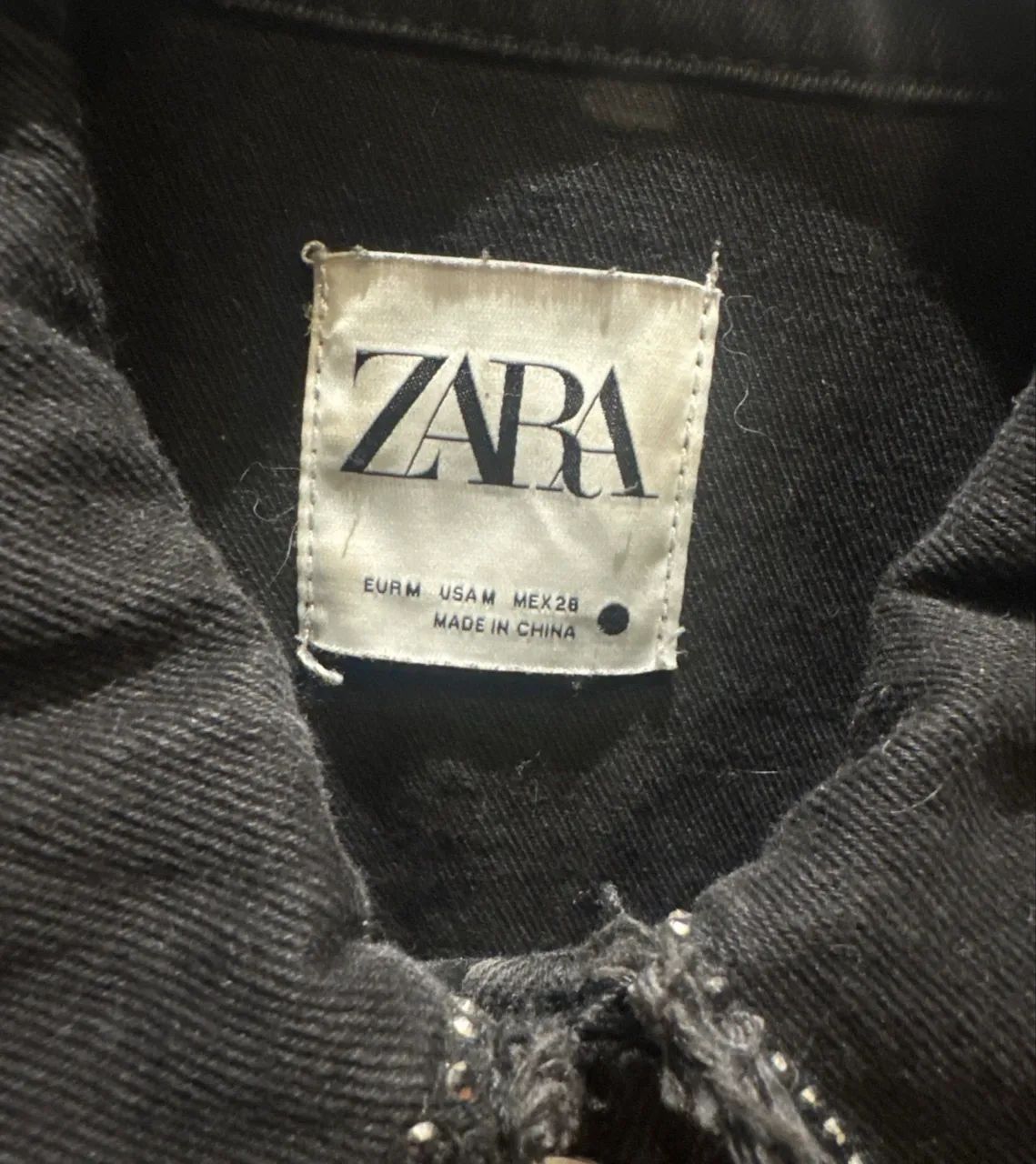 Jaqueta Zara jeans preta com brilho