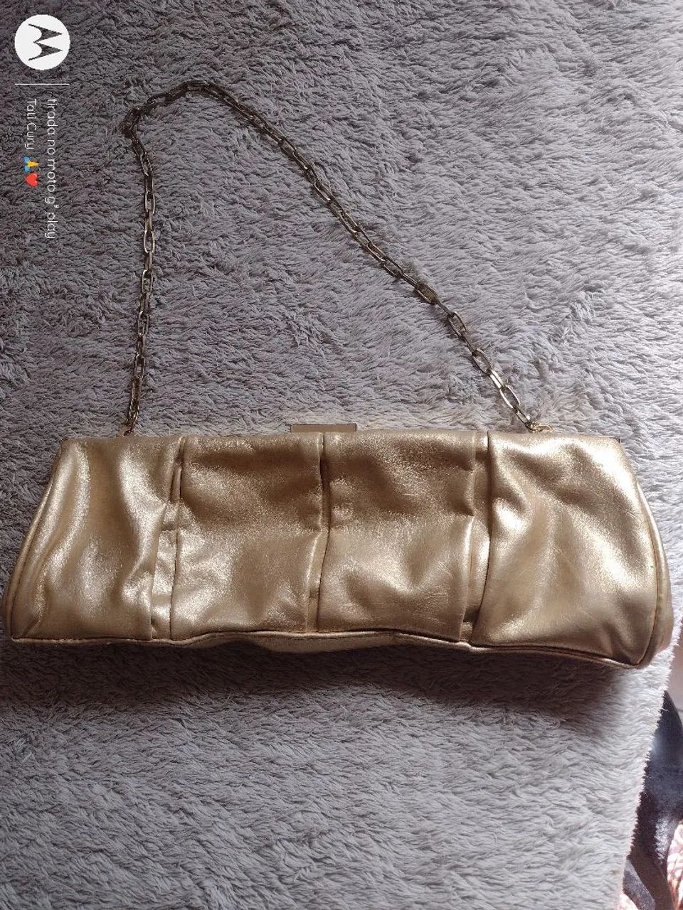 Promoção para hoje bolsa clutch dourada com drapeados e alça de corrente 
