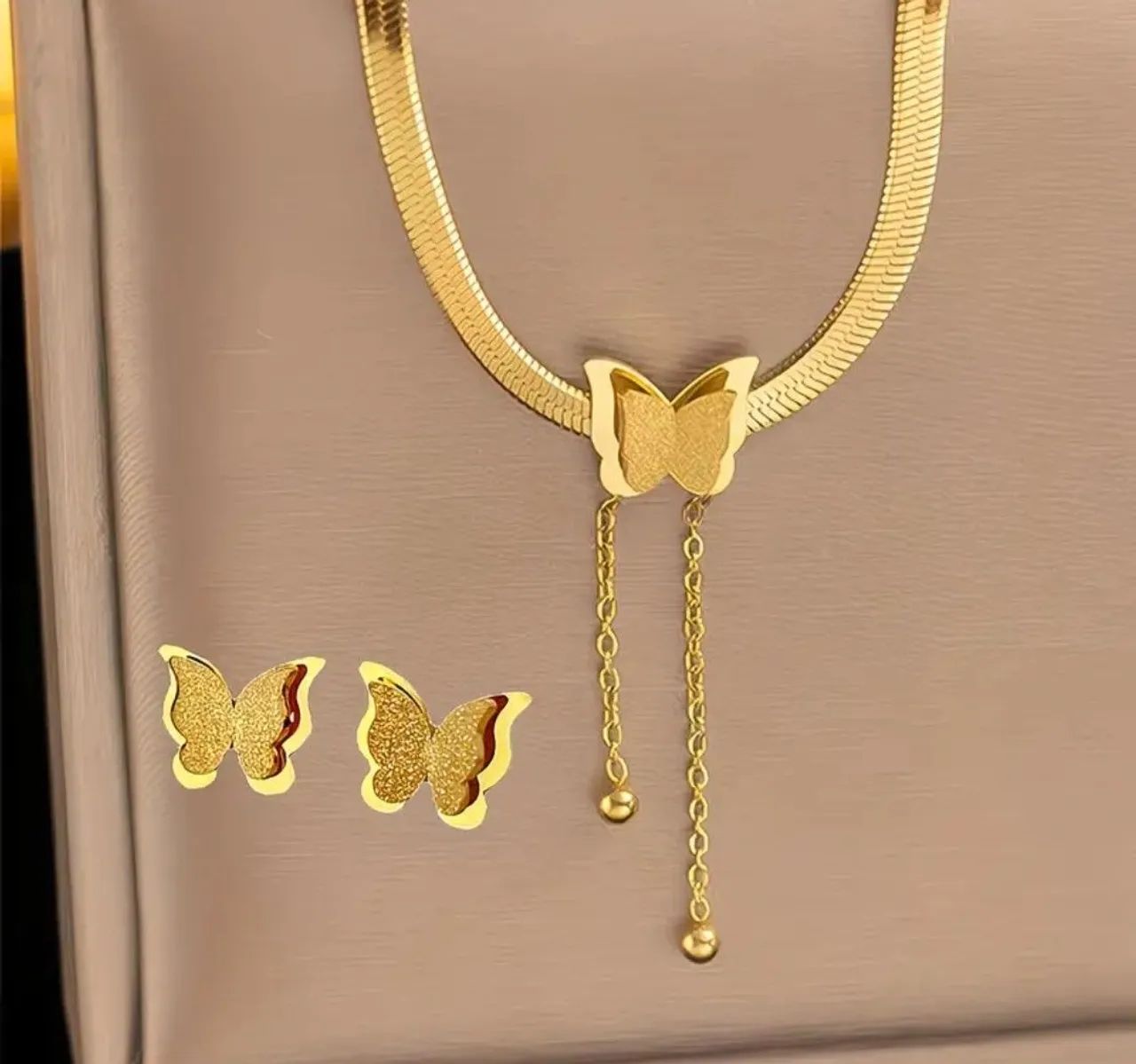 Conjunto colar e pulseira de borboleta em aço inoxidável