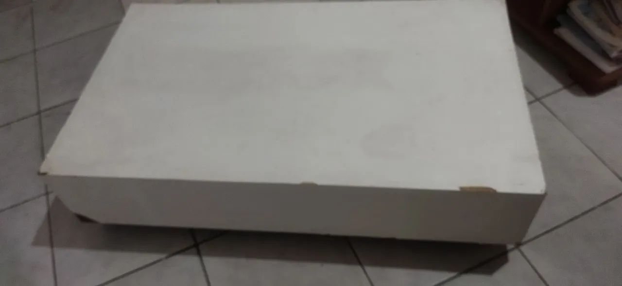 Expositor/Bancada com rodinhas para manequim de loja  - Foto 3