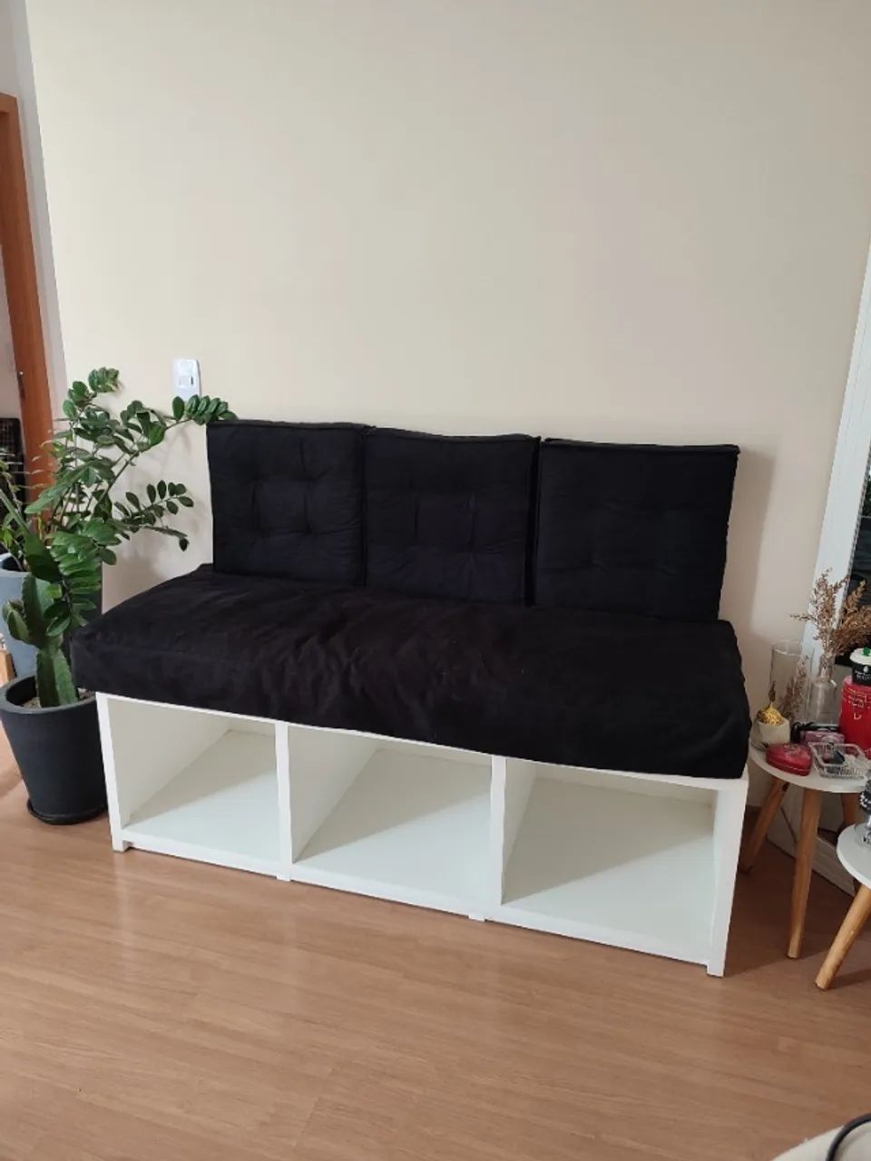 * **Recamier / Sofa Modular de Madeira com Nichos** - Foto 4