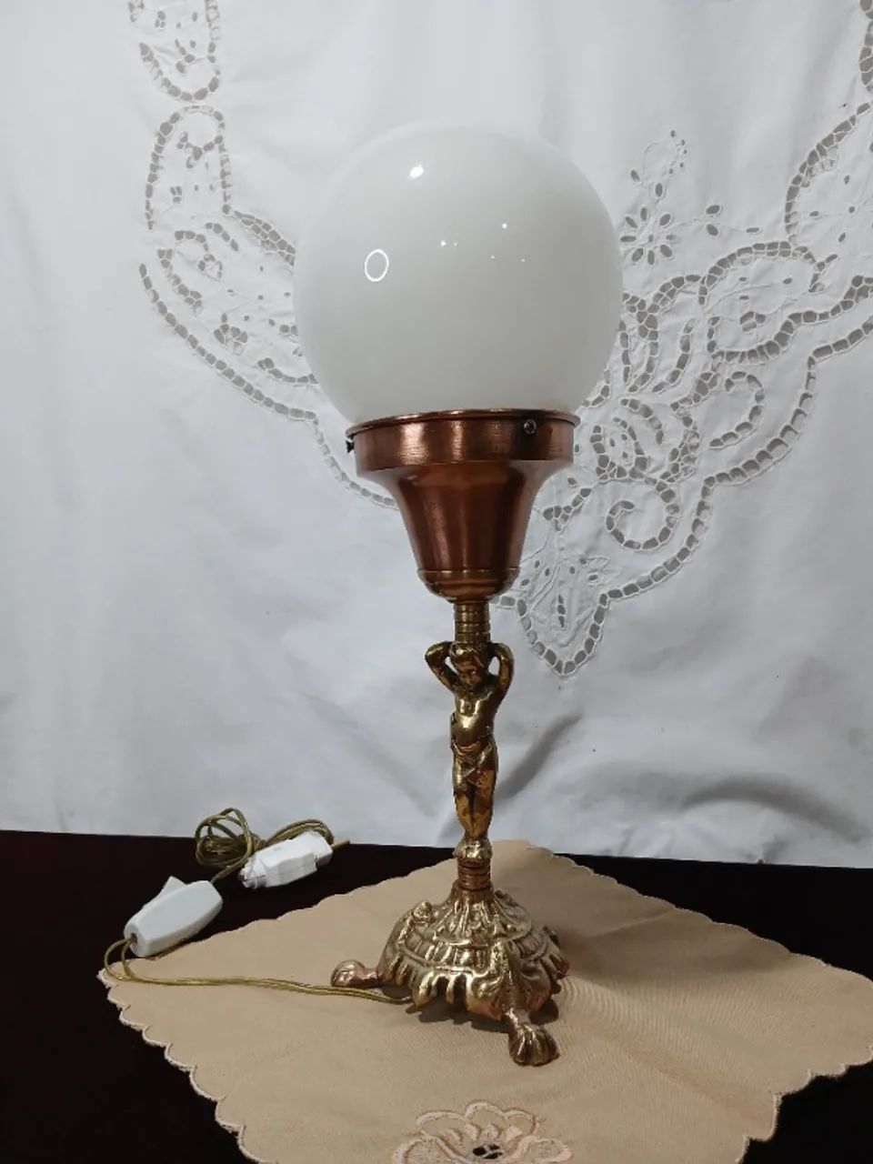 Antiga Luminaria De Mesa De Bronze Com Bola Opalinada - Foto 5