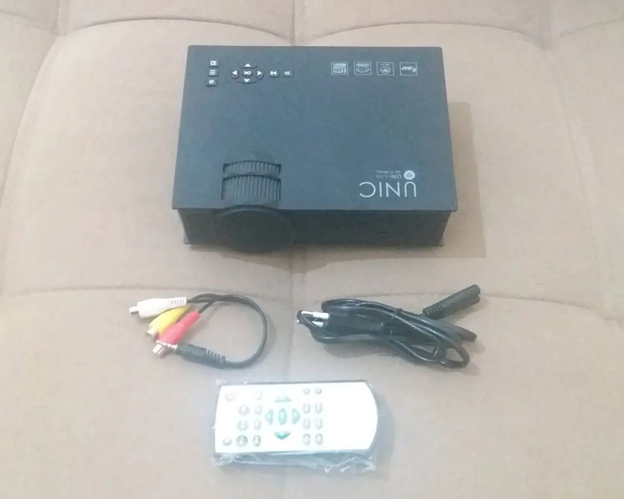 Mini Projetor Wifi Led UNIC - 130 Polegadas 1200 Lumens (Bivolt 110/220v). - Foto 2