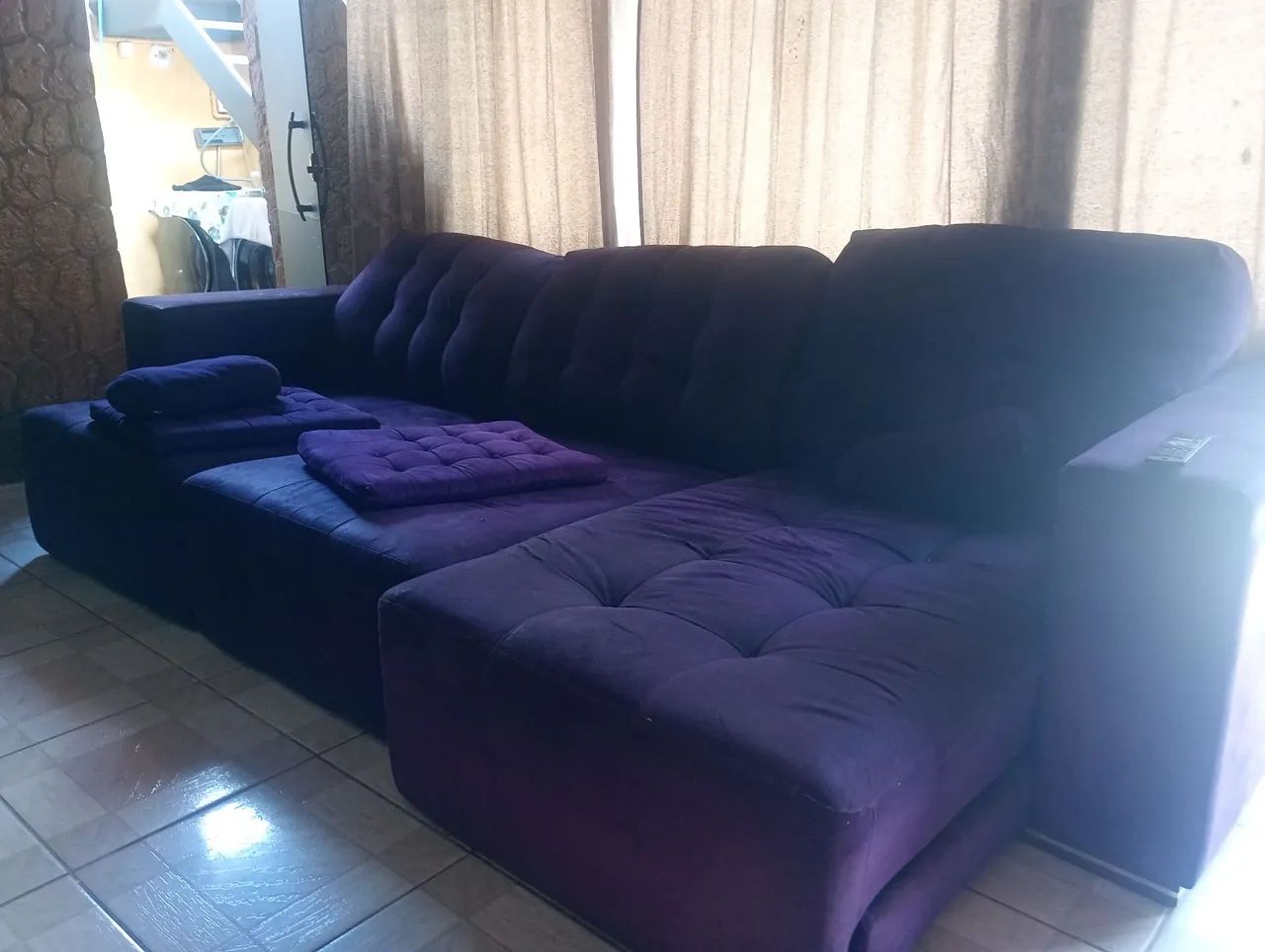 Lindo sofá de 5 lugares com chaise - Foto 2