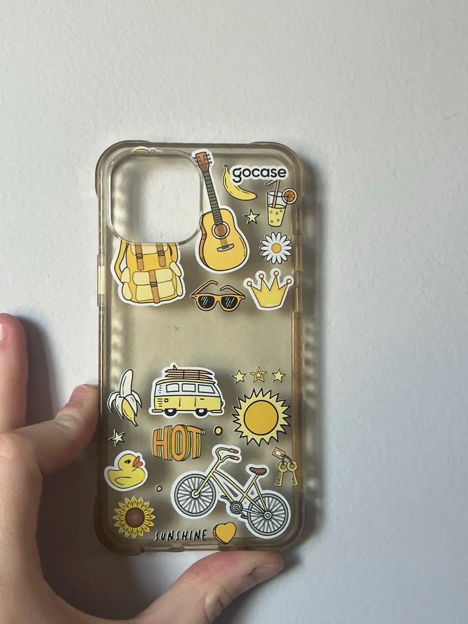 capinha iphone 13 mini gocase transparente com coisas amarelas 