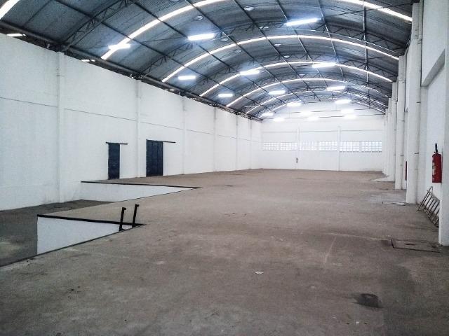 Galpão BR 116, rua Lateral, 1.000m² construído, escritório, doca, banheiro, Aluguel - Foto 9