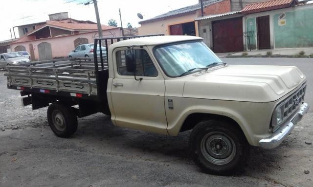 Caminhonete Chevrolet - 84