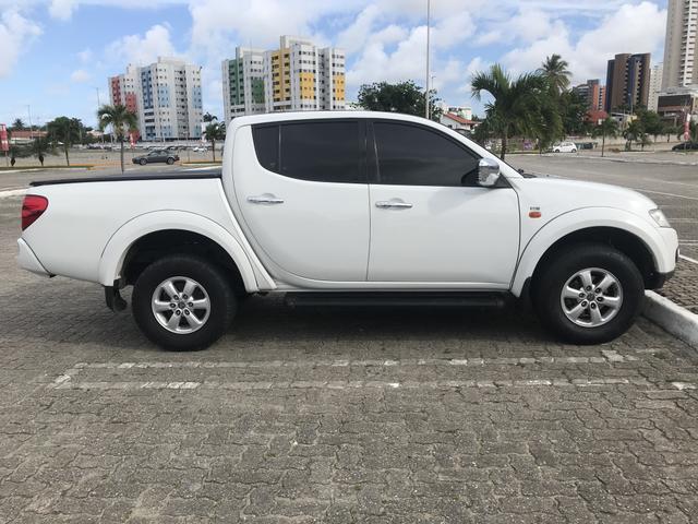 Mitsubishi Triton branca diesel 3.2 Hpe 2013 / 2013 4x4. Muito nova. 4 pneus novos - Foto 3