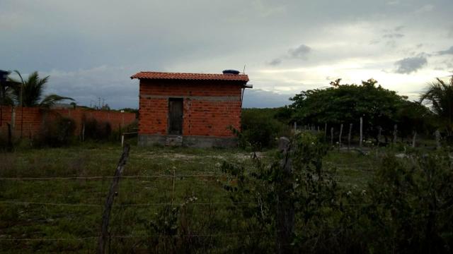 Vendo terreno com uma casa pequena dentro. Preço negociável! - Foto 4