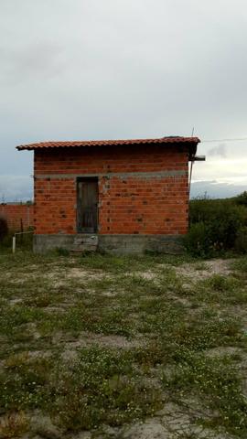 Vendo terreno com uma casa pequena dentro. Preço negociável! - Foto 5