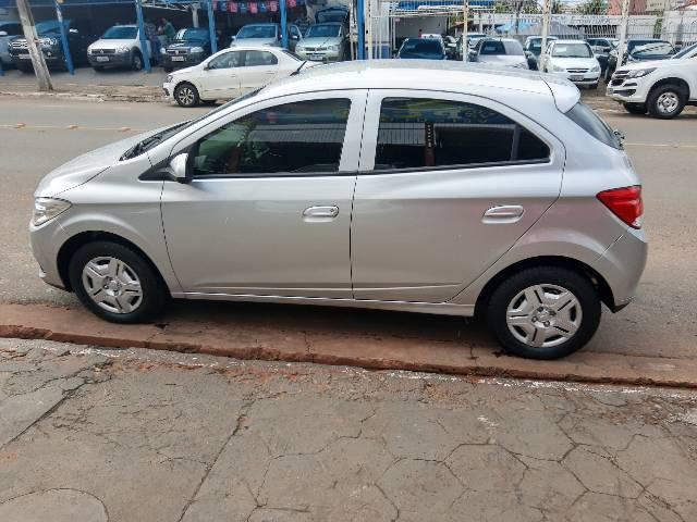 ONIX LT MOTOR 1.0 ANO 2013 - Foto 2