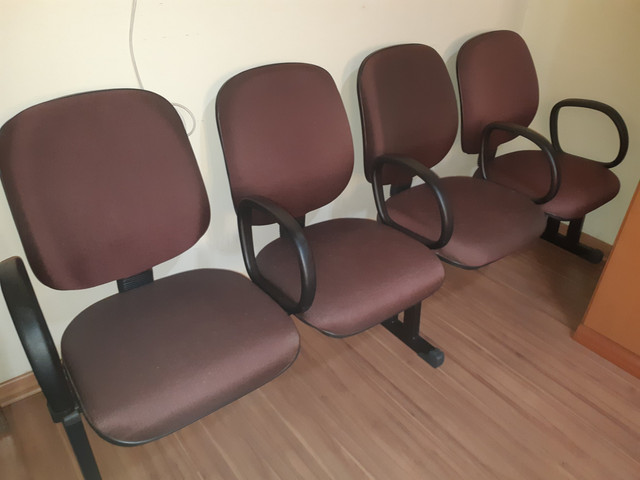 Cadeira 4 lugares c/ braço - 300,00