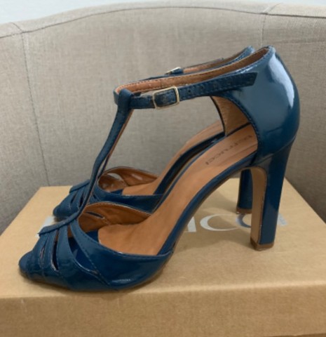 Sandália Ferrucci / Tamanho: 37 / Cor Azul / Salto: 10 cm  - Foto 4