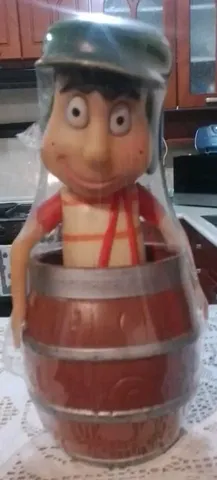 Antigo boneco do desenho animado Chaves. Possui desgast