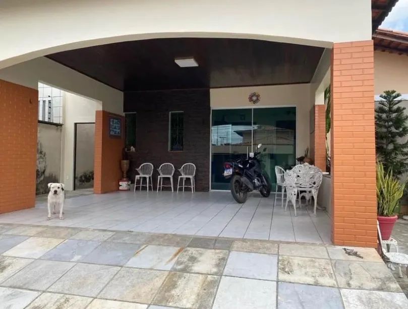 CASA A VENDA EM SÃO SEBASTIÃO.