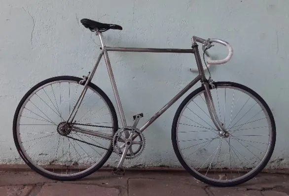 Bicicleta speed: quadro alto e peças
